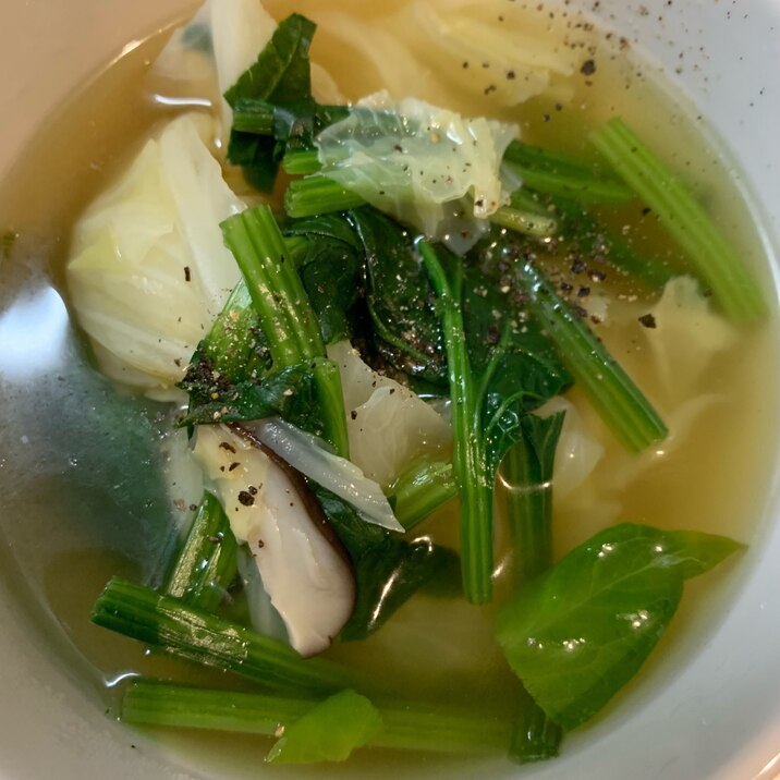 キャベツとほうれん草のスープ
